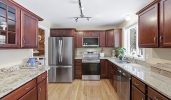 32 Peacock Brook Ln, Amherst, NH 03031