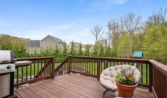 76 Woods Ln, Cranston, RI 02921