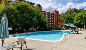 1300 S ARLINGTON RIDGE Rd 204, Arlington, VA 22202