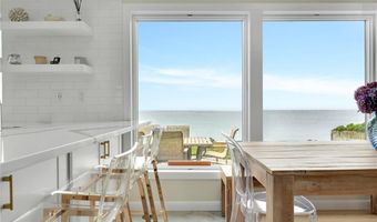 10 Calef Ave, Narragansett, RI 02882