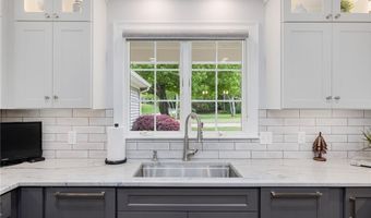 80 Douglas Dr, North Kingstown, RI 02874