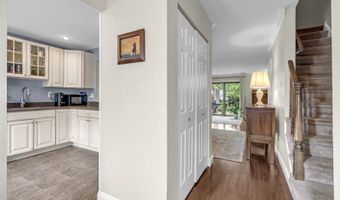 223 Perth Hill Ct, Aberdeen Twp., NJ 07747