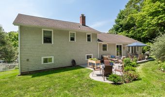 31 Wildwood Dr, Branford, CT 06405