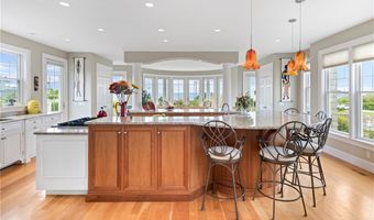 41 Castle Hill Ave, Newport, RI 02840