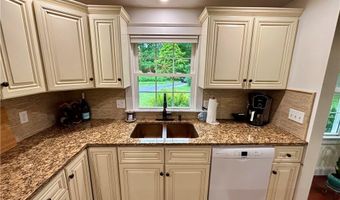 10 Lakeside Dr, Charlestown, RI 02813
