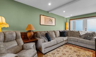 200 Aurora Dr, Asheville, NC 28805