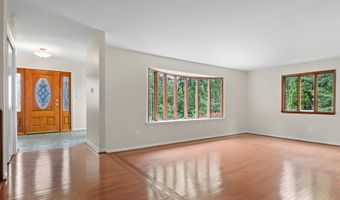 4100 DOWNING St, Annandale, VA 22003