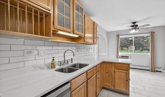 2616 N Windsor Dr 102, Arlington Heights, IL 60004