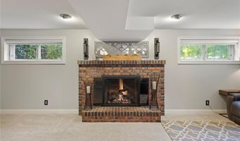 1225 Wissmann Dr, Ballwin, MO 63011