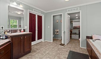 215 Hines Dr, Bonneau, SC 29431