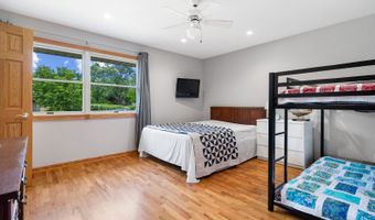 11 E Appletree Ln, Arlington Heights, IL 60004