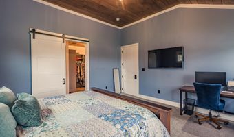 917 McDonald Dr, Amsterdam, NY 12070