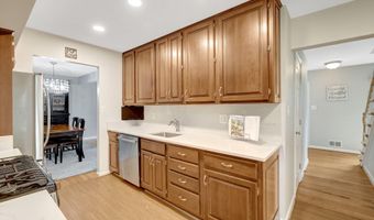 8104 BRIAR CREEK Dr, Annandale, VA 22003