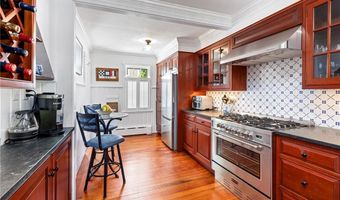 47 Second St, Newport, RI 02840