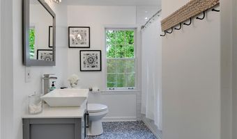 813 Lakeshore Dr, Berkeley Lake, GA 30096