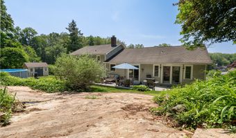31 Wildwood Dr, Branford, CT 06405