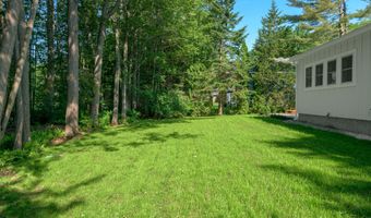 8 Knight St, Falmouth, ME 04105