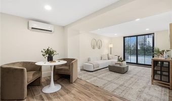 7 Champlin St, Newport, RI 02840