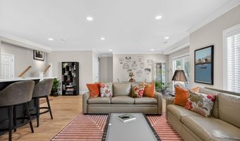 25 Crenshaw Ln 15-2, Andover, MA 01810