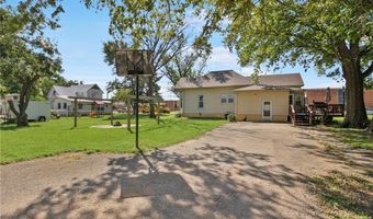 911 E 5th St, Altamont, KS 67330