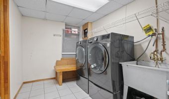1 Dogwood Ct, Sayreville, NJ 08872