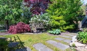 275 Boston Neck Rd, Narragansett, RI 02882
