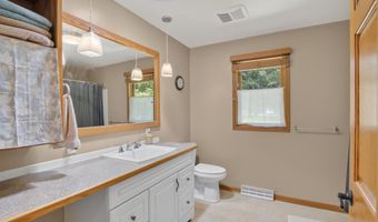 2706 Meadow Glen Rd, Ames, IA 50014