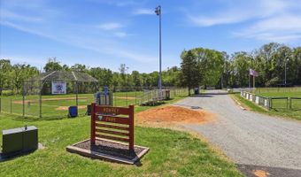 5014 GLEN PARK Rd, Annandale, VA 22003