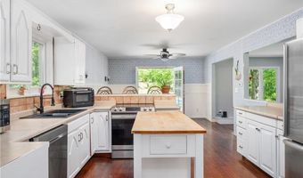 8 Westgate Rd, Cumberland, RI 02864