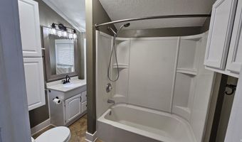 709 N Cedar St, Auburn, IN 46706