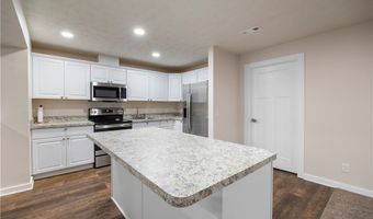 160 Eagle Cir, Amherst, OH 44001