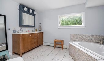 5 Harding St, Coventry, RI 02816