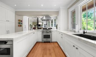 25733 River Dr, Franklin, MI 48025