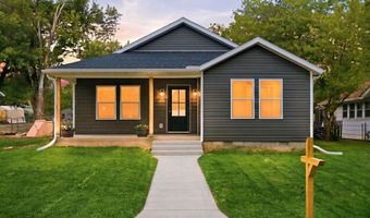915 S Hudson Ave, Aurora, MO 65605