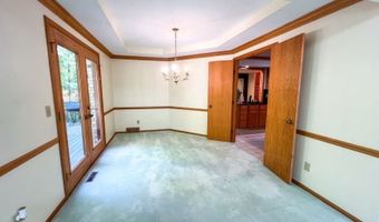 457 E Pioneer Trl, Aurora, OH 44202