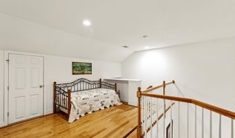 13 Laurel Hill Ct 13, Bourne, MA 02532