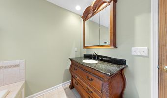 3 Renier Ct, Middletown, NJ 07748