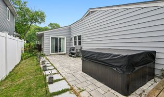 1810 N RIDGE Ave, Arlington Heights, IL 60004