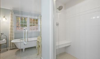 10 Barrington Dr, Bedford, NH 03110