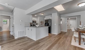 1902 SE Lawrence St, Bentonville, AR 72712