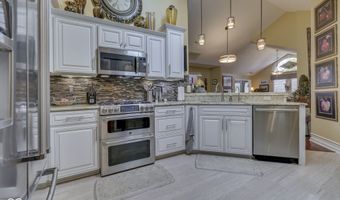 7386 Lake Lakota Pl, Indianapolis, IN 46217
