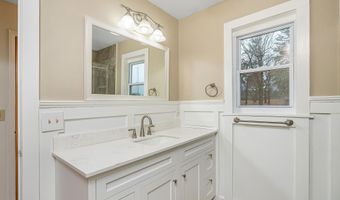 3 Springwood Manor Dr, Albany, NY 12211