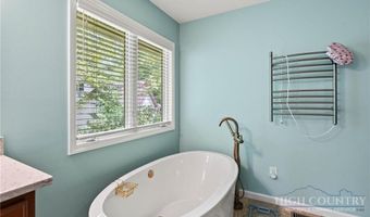 187 Cinnamon Fern Ln, Banner Elk, NC 28604