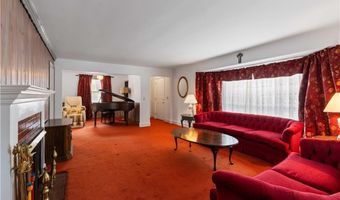 36 Willow Ave, Middletown, RI 02842