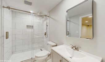 8 GEORGETOWN Ct, Algonquin, IL 60102
