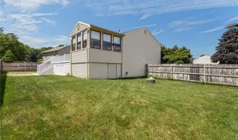 2 Dogwood Dr, Cranston, RI 02921