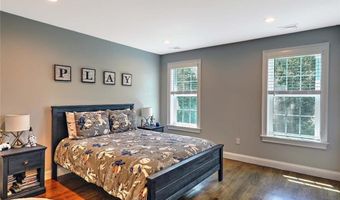 1 W Farm Rd, Smithfield, RI 02917
