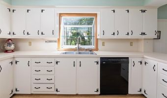 58 Sycamore Dr, East Greenwich, RI 02818