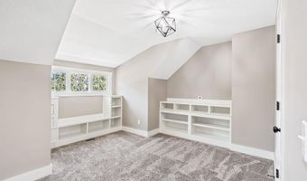 5962 Deer Hollow Rd, Auburn, IN 46706