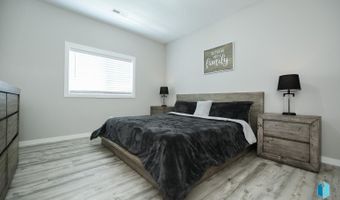 105 E Birchwood Dr, Brandon, SD 57005